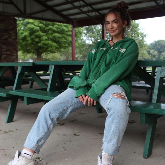 Meet your Posher, Meagan - Picture 3 of 16